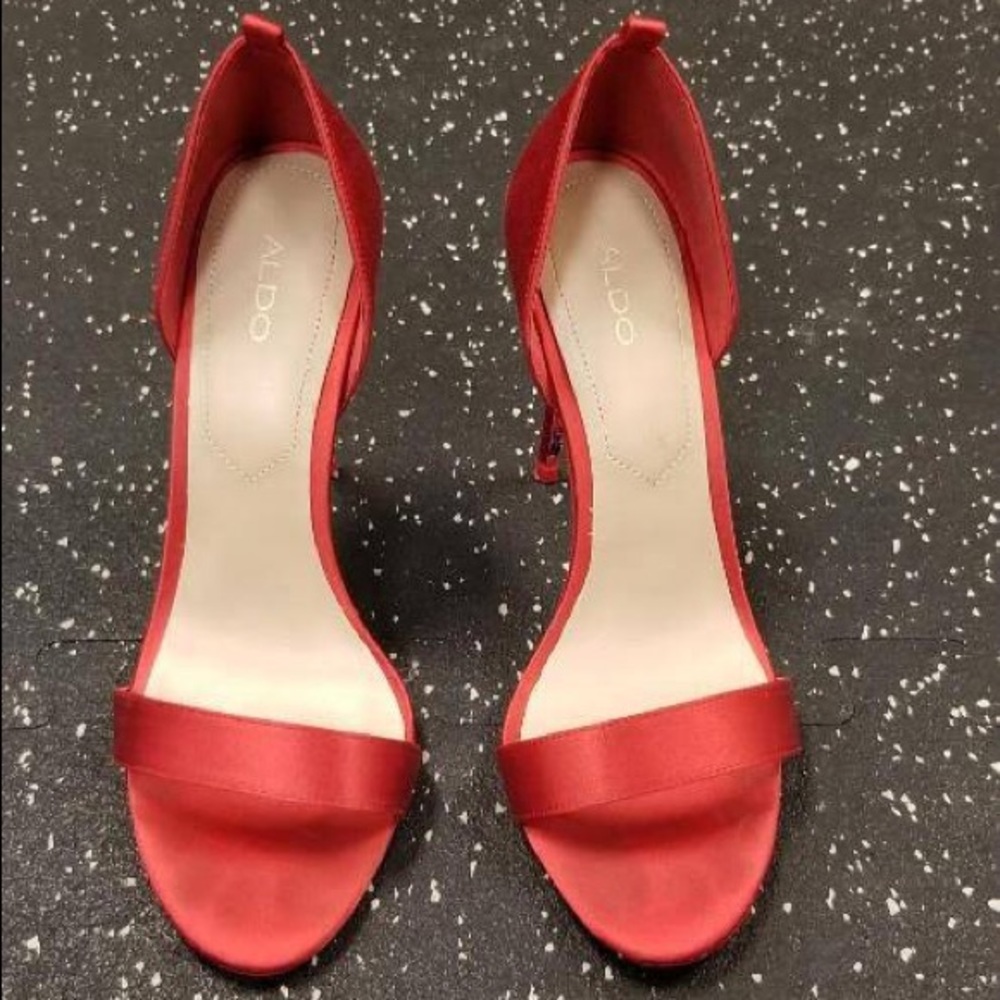 Aldo Red Satin Stillteos
